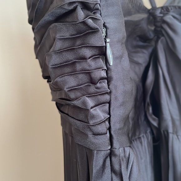 Banana republic pleaded dress. - Picture 6 of 9